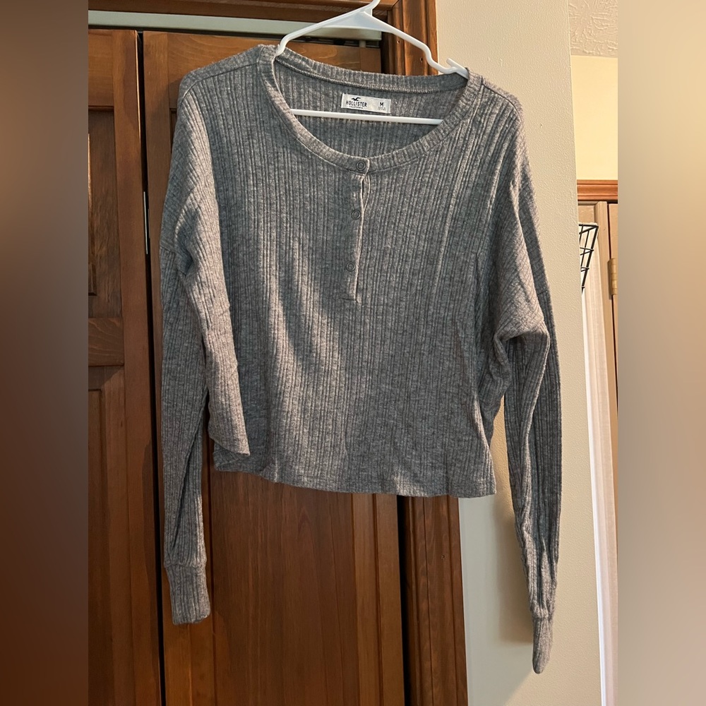 Hollister grey shirt size medium
